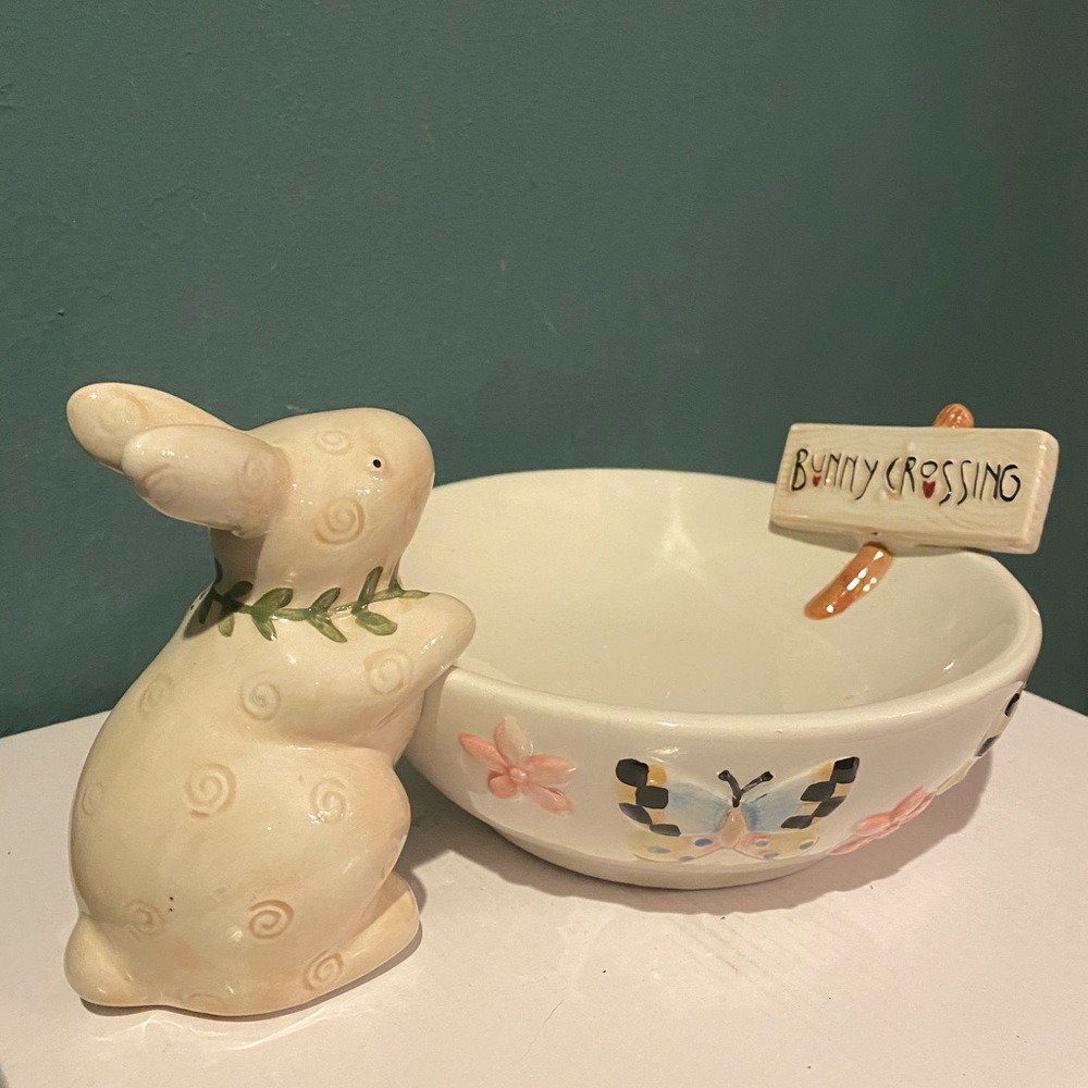 Debbie Mumm/Sakura “Bunny Crossing” Easter/Spring Ceramic Bowl